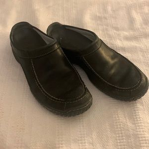 Clarks leather clogs/mules